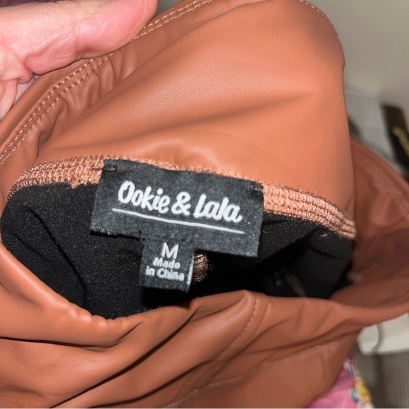 Ookie & lala tan vegan leather skinny pants leggings medium M like new - Picture 5 of 5